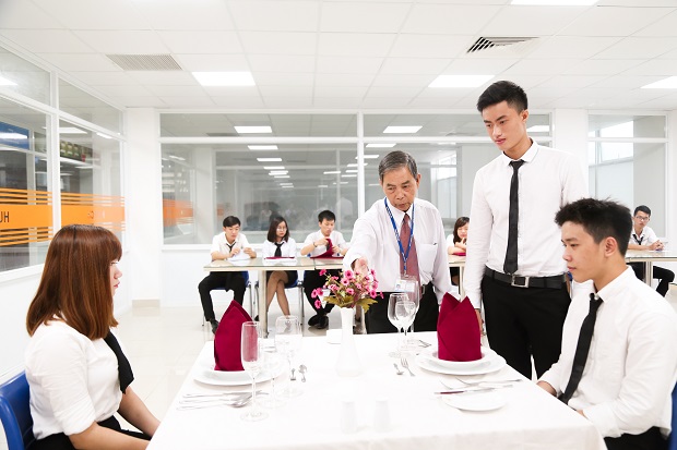 Cử nhân Quản trị nhà hàng và dịch vụ ăn uống 