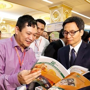 Tiến sĩ Nhân học