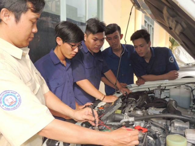  Kỹ sư thực hành Công nghệ ô tô