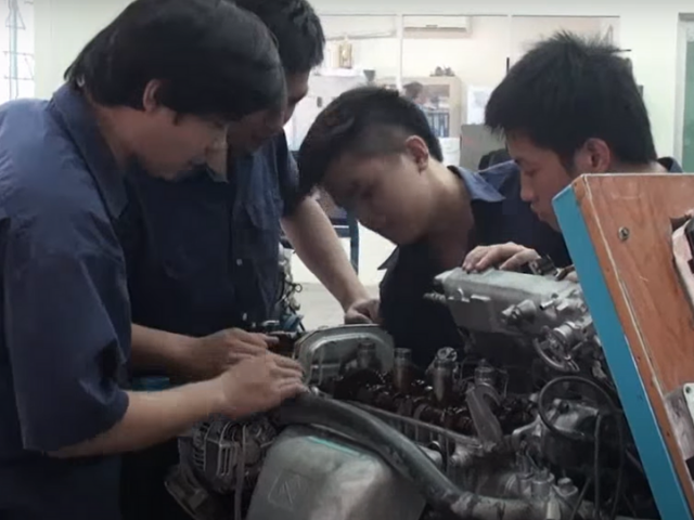 Trung cấp Công nghệ ô tô