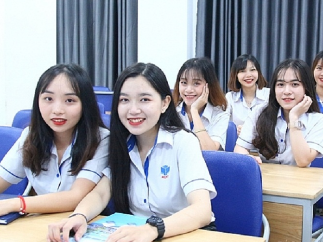 Cử nhân Công nghệ Sinh học