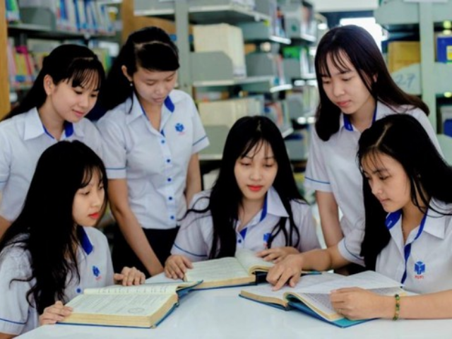 Cử nhân Công nghệ Sinh học