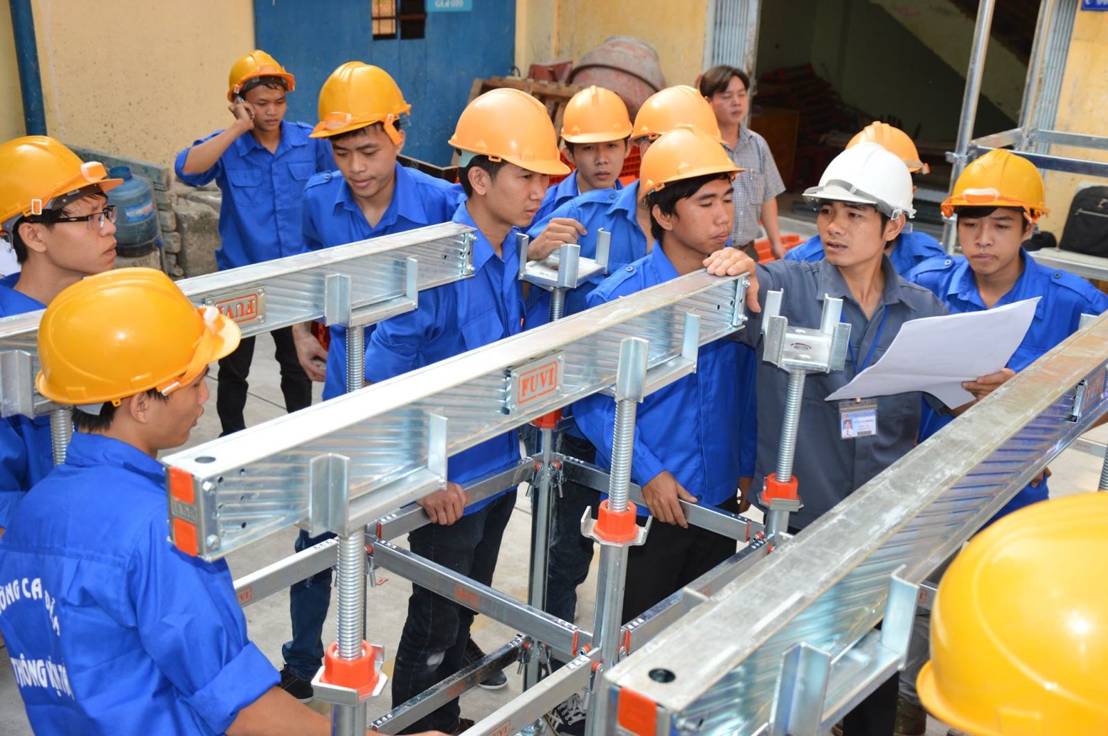 Trung cấp Xây dựng cầu đường bộ