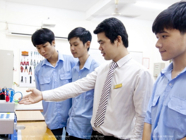 Trung cấp Điện tử công nghiệp
