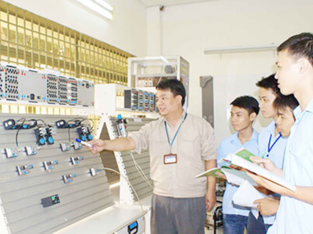 Trung cấp Kỹ thuật máy lạnh và điều hòa không khí