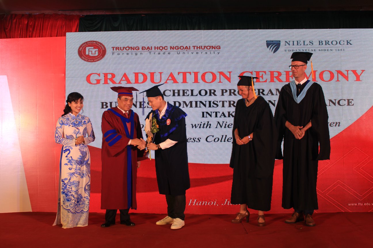 Cử nhân Quản trị kinh doanh chuyên ngành Tài chính