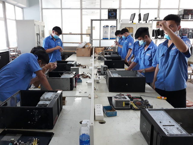 Kỹ sư thực hành Quản trị mạng máy tính