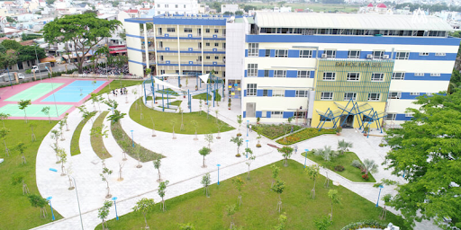 Khung cảnh tuyệt vời của trường Đại học Hoa Sen