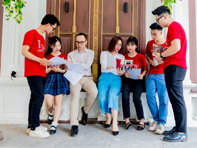 Cử nhân Quản trị kinh doanh