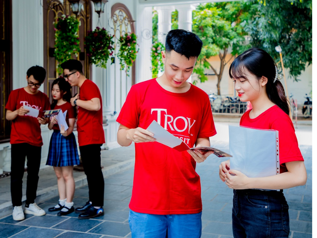Cử nhân Quản trị kinh doanh