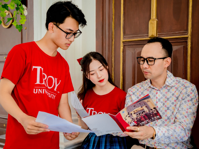 Cử nhân Quản trị kinh doanh