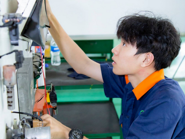 Kỹ sư thực hành Điện tử công nghiệp