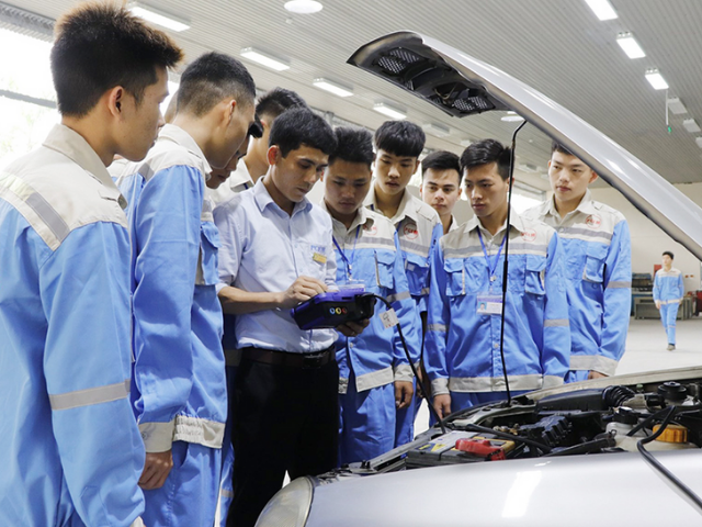 Trung cấp Công nghệ ô tô 