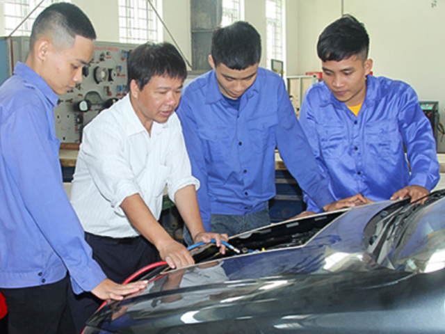 Trung cấp Công nghệ ô tô 