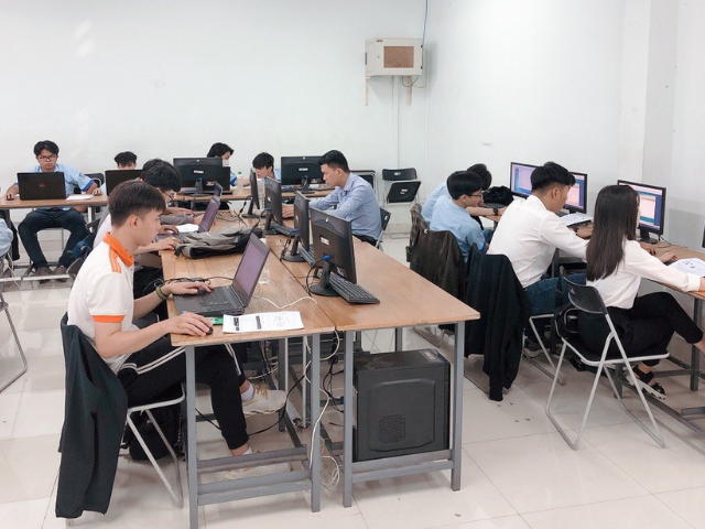 Kỹ sư thực hành Quản trị mạng máy tính
