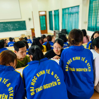 Cử nhân Luật kinh doanh 