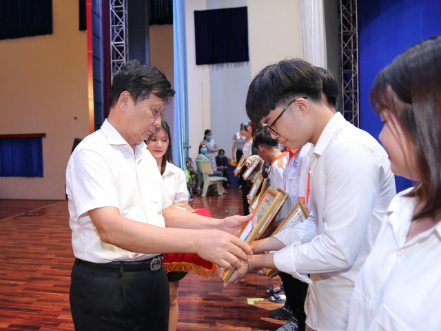 Kỹ sư thực hành Quản trị mạng máy tính