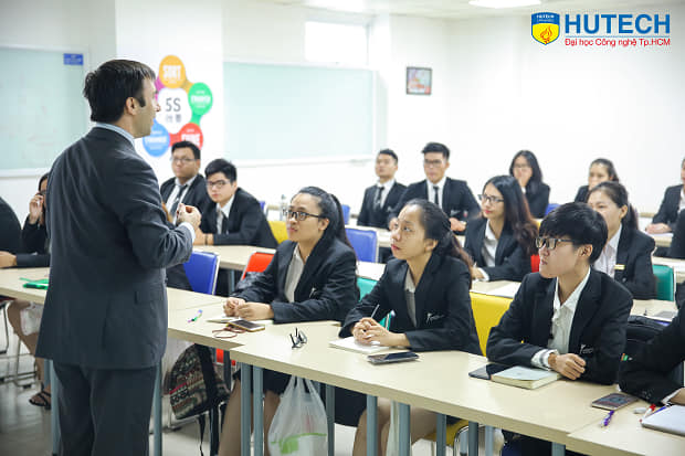 Cử nhân Quản trị nhà hàng và dịch vụ ăn uống 