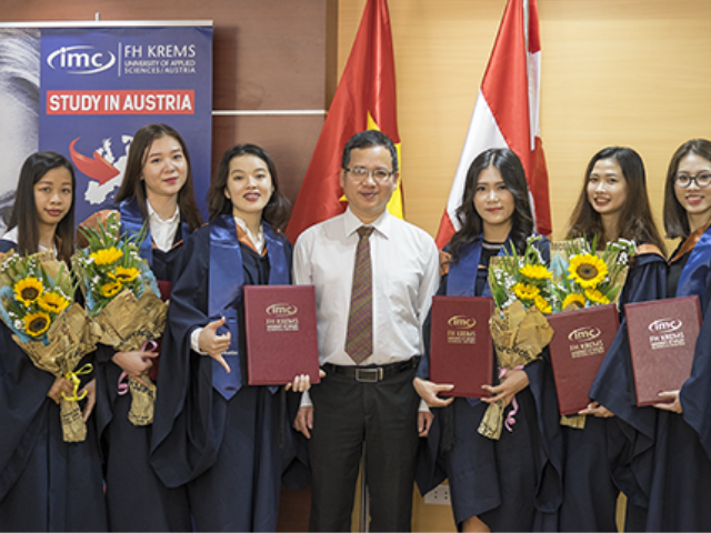 Cử nhân Truyền thông đa phương tiện