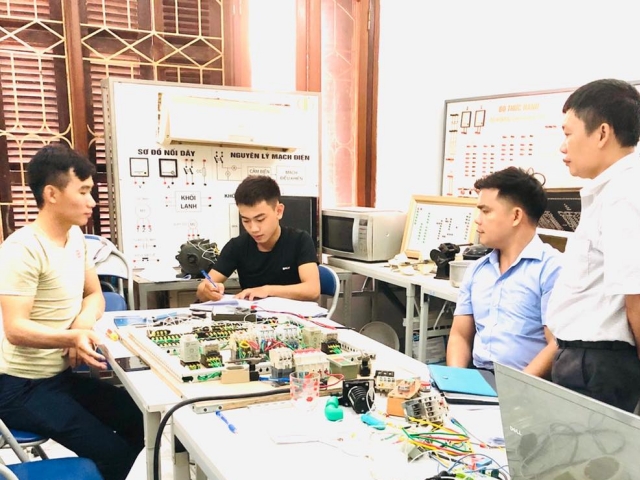 Cử nhân thực hành Kỹ thuật sửa chữa, lắp ráp máy tính