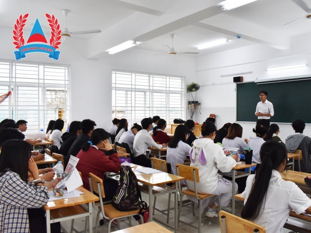 Trung cấp Pháp luật
