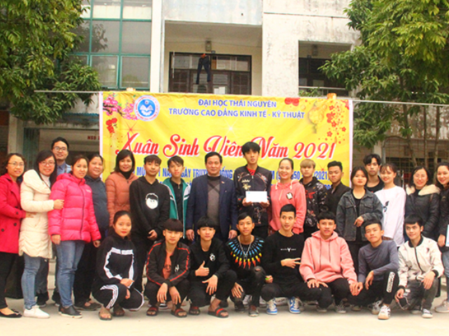 Trung cấp Tiếng Anh
