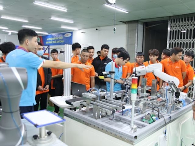 Kỹ sư thực hành Điện công nghiệp