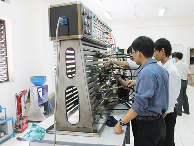 Kỹ sư thực hành Điện công nghiệp
