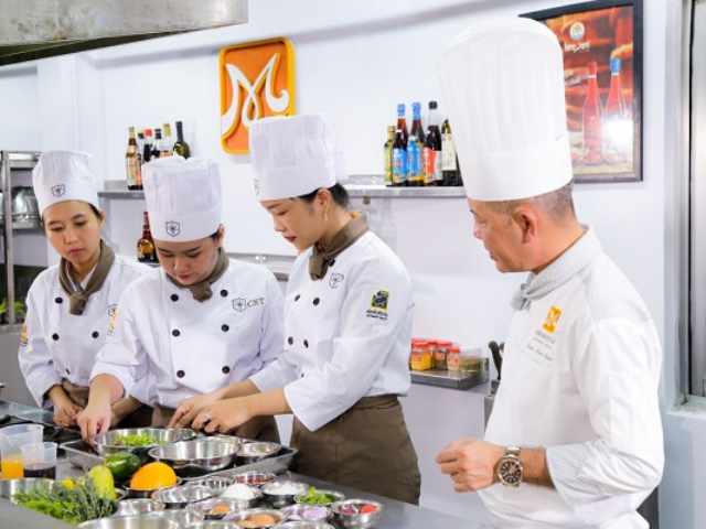 Cử nhân thực hành Kỹ thuật chế biến món ăn