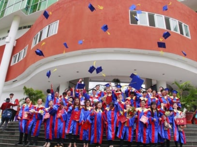 Cử nhân Ngôn ngữ Anh