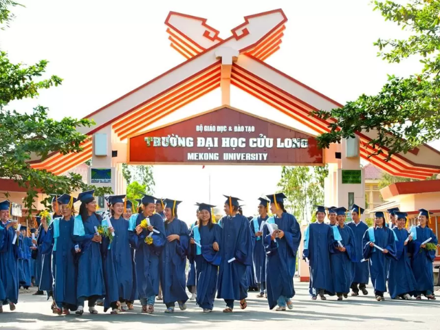 Cử nhân Ngôn ngữ Anh