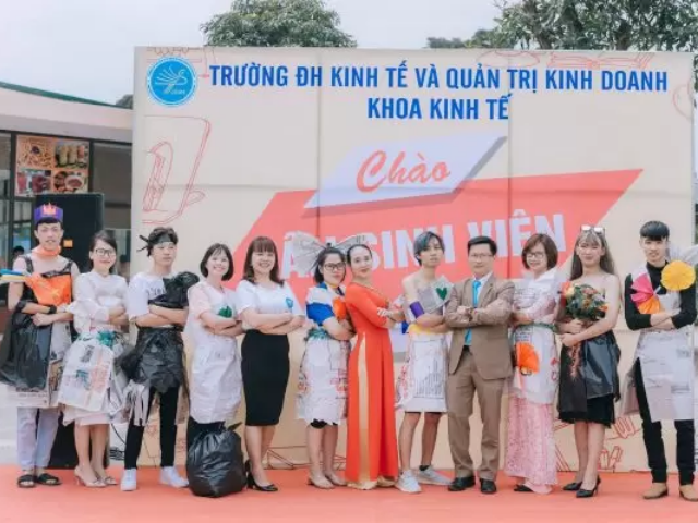 Cử nhân Quản lý công
