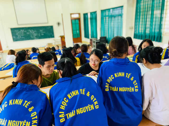 Cử nhân Quản lý công