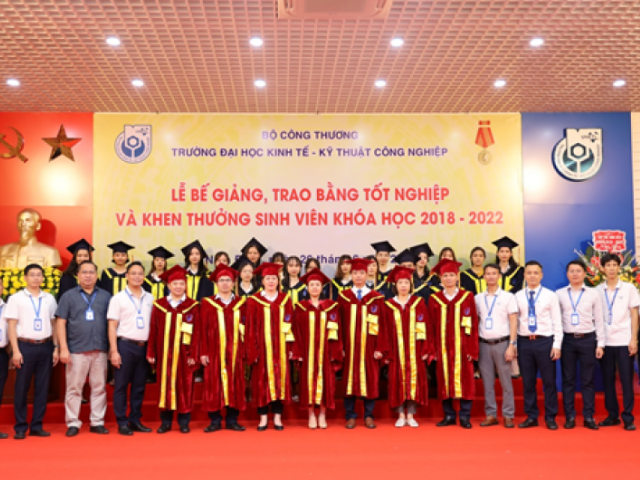 Cử nhân Công nghệ dệt may