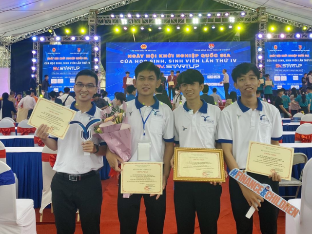 Cử nhân Truyền thông đa phương tiện