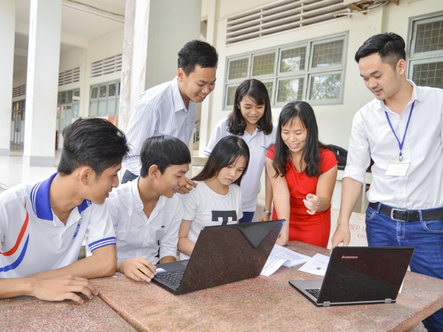 Cử nhân Điện tử - Tin học công nghiệp 