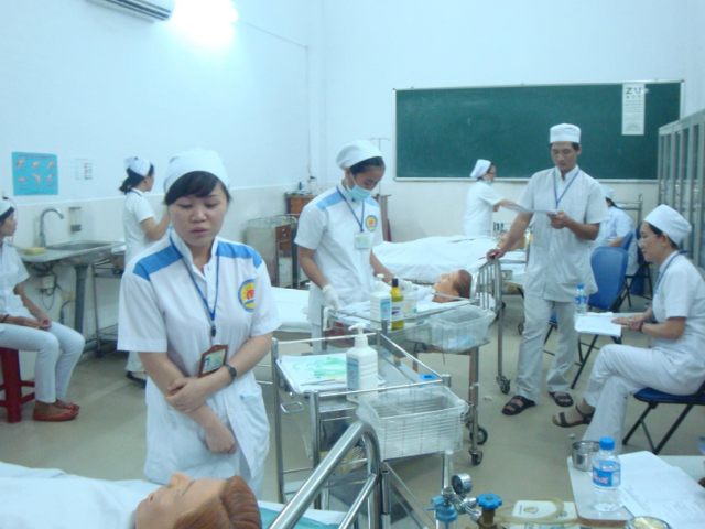 Trung cấp Y sỹ