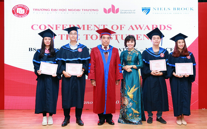 Cử nhân Quản trị kinh doanh chuyên ngành Tài chính