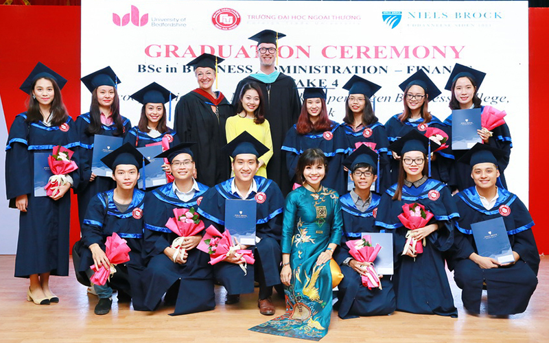 Cử nhân Quản trị kinh doanh chuyên ngành Tài chính