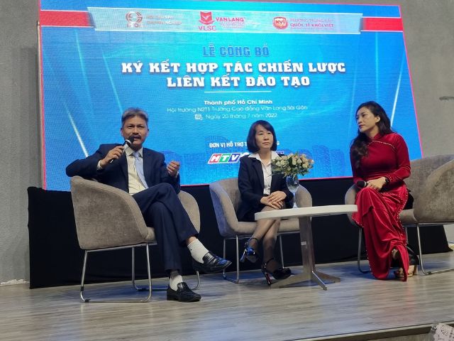 Trung cấp Tiếng Anh