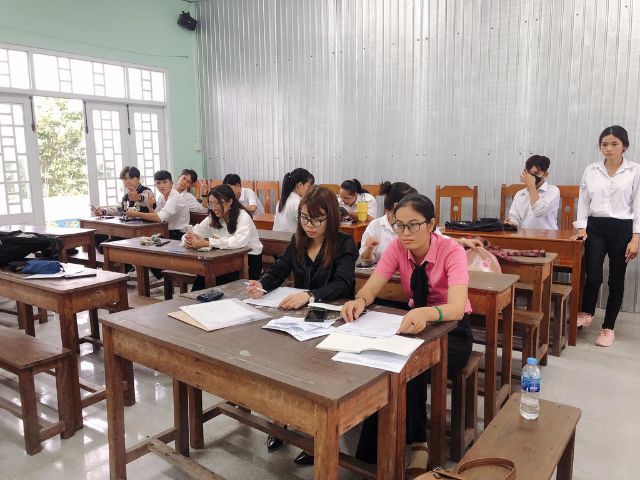 Trung cấp Tiếng Anh