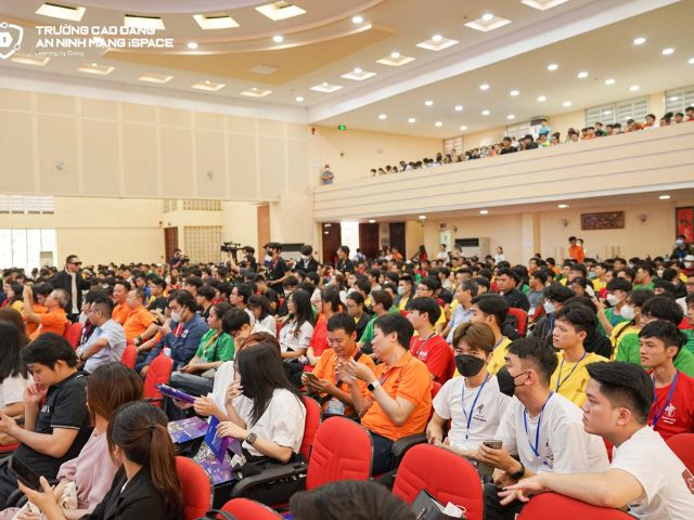 Cử nhân thực hành Thương mại điện tử