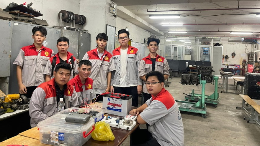 Kỹ sư thực hành Công nghệ kỹ thuật Điện-Điện tử