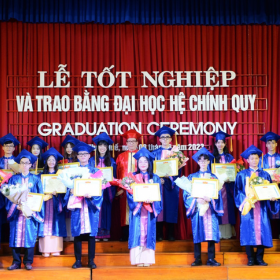 Cử nhân Giáo dục chính trị