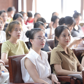 Cử nhân Sư phạm Lịch sử 