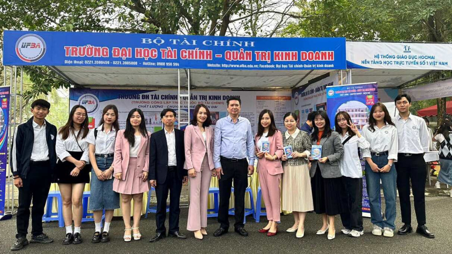 Cử nhân Quản trị kinh doanh