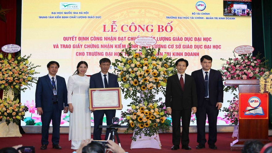 Cử nhân Quản trị kinh doanh