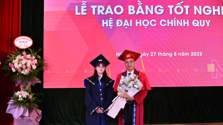 Cử nhân Thiết kế thủy tinh