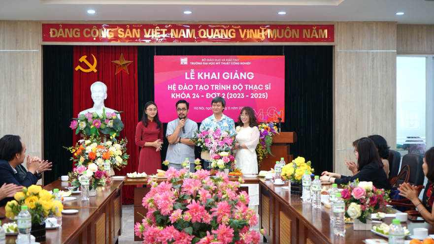 Cử nhân Thiết kế thủy tinh