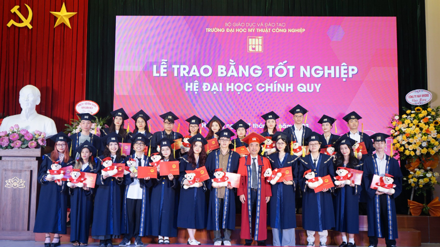 Cử nhân Thiết kế trang trí dệt